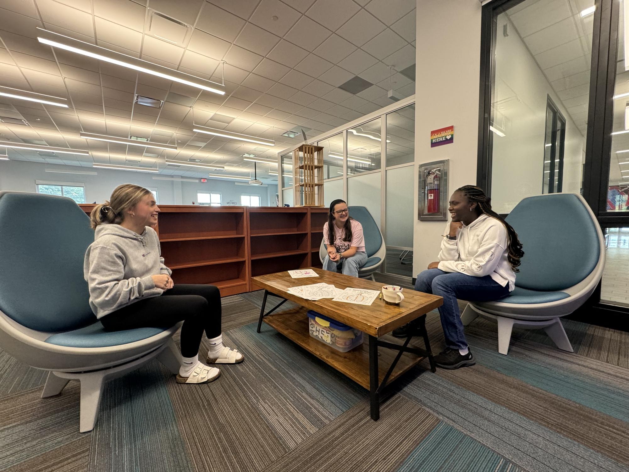 LHS Library Offers Quiet Alternative to Cafeteria During Lunch