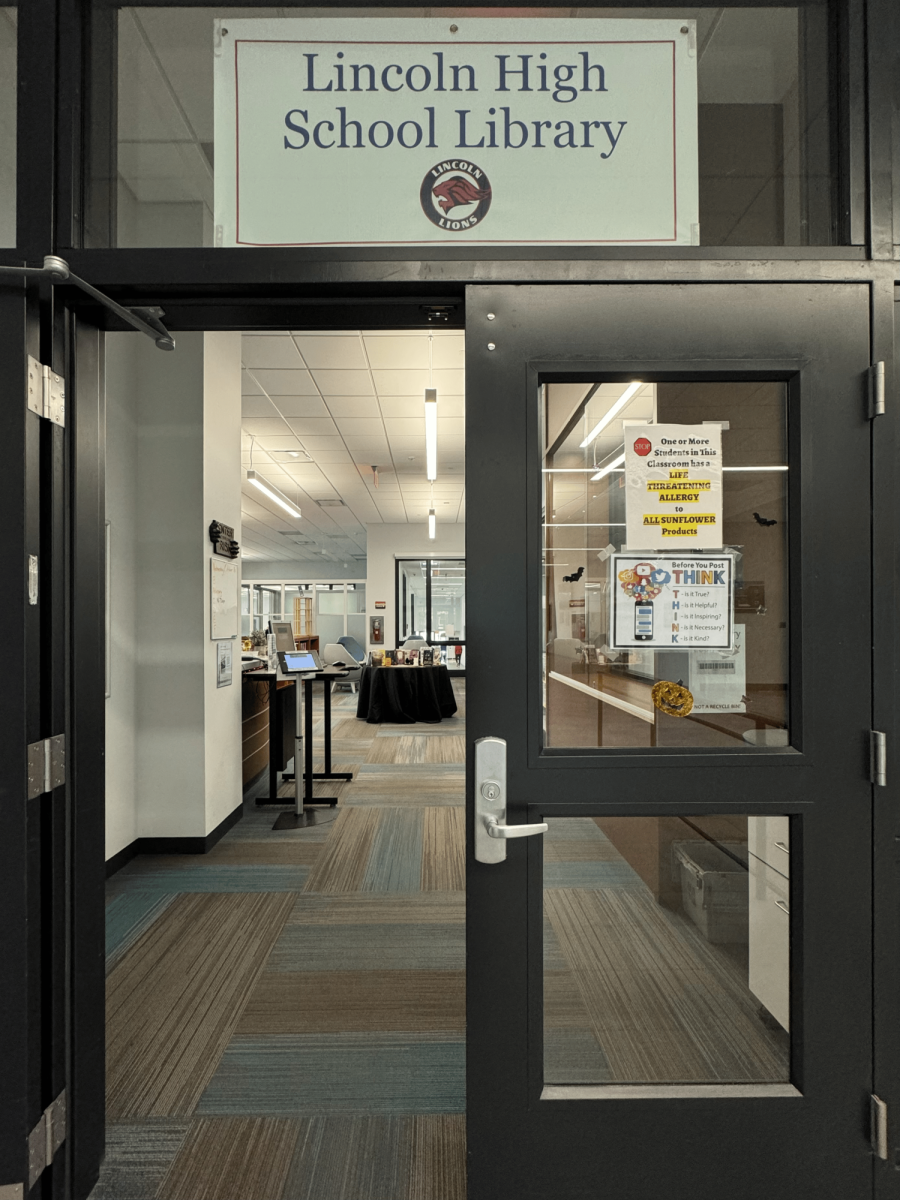 LHS Library Offers Quiet Alternative to Cafeteria During Lunch