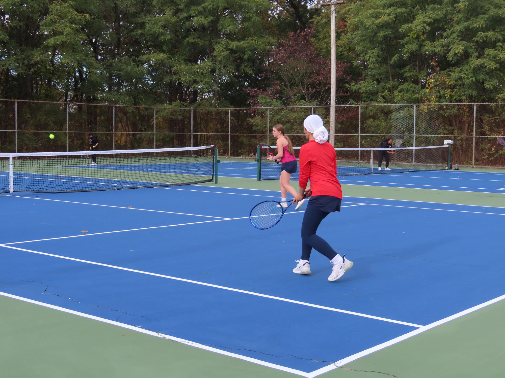 Girls Tennis Finishes Succesful Season with Young Squad