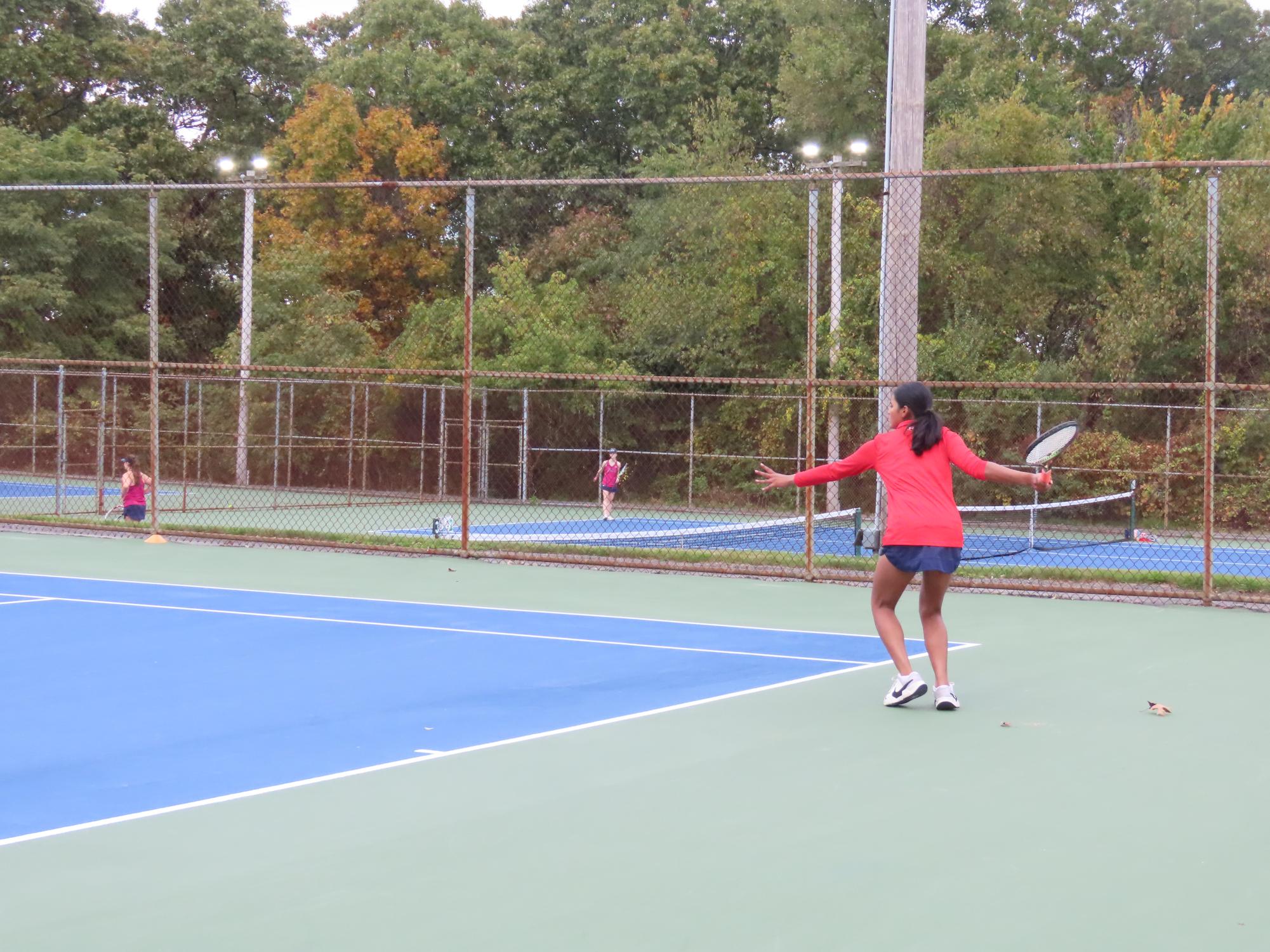 Girls Tennis Finishes Succesful Season with Young Squad