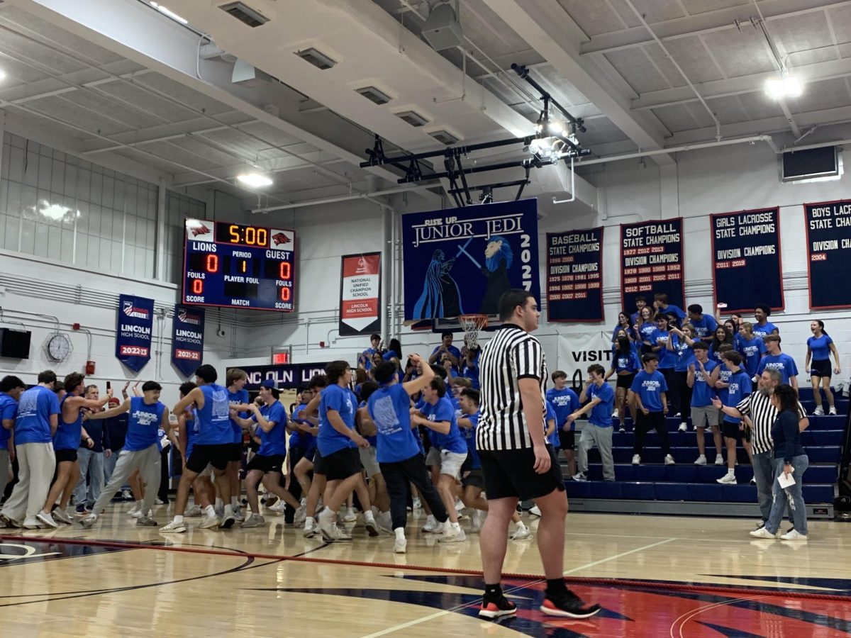 Juniors participating at LHS's battle of the classes 2025