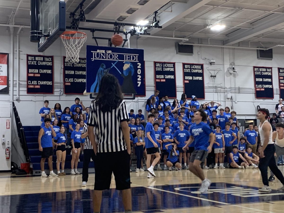 Juniors participating in LHS's 2025 battle of the classes basketball game