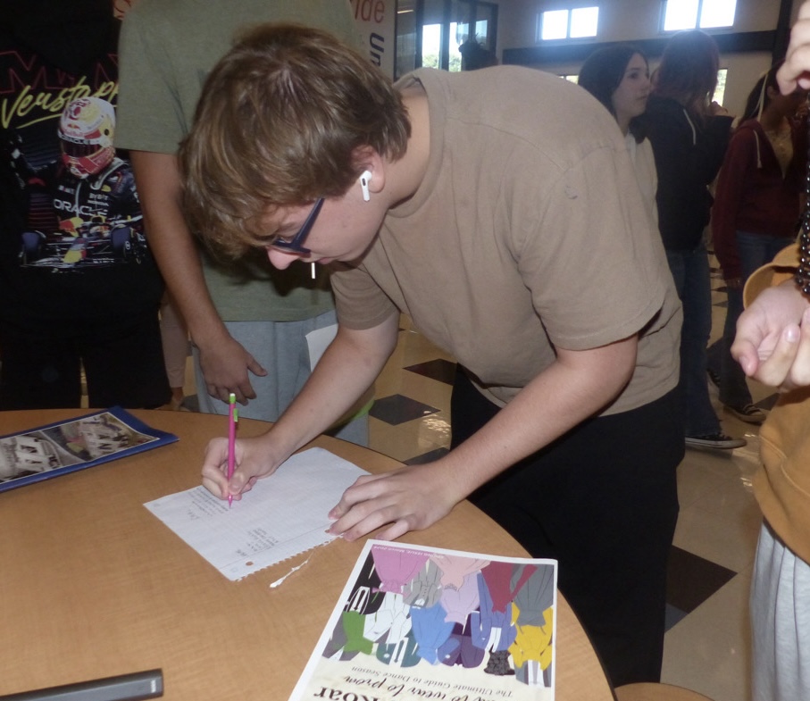 Club Fair Highlights All That LHS Has to Offer