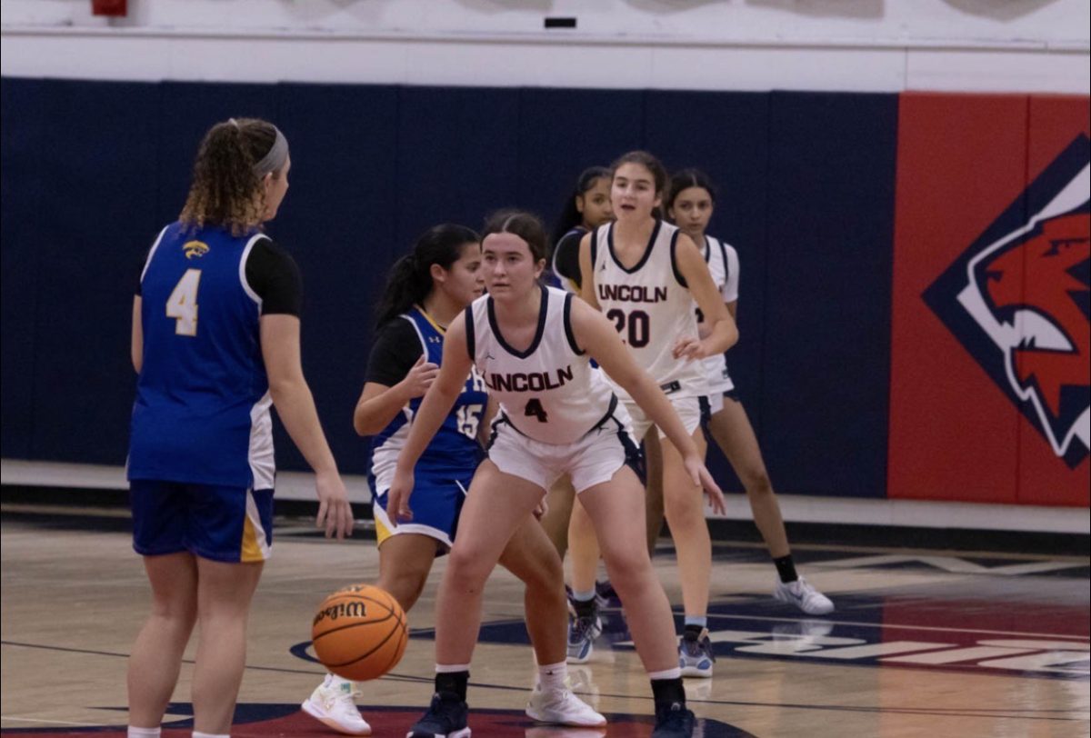 Girls Basketball Pushes for Division II Playoff Spot