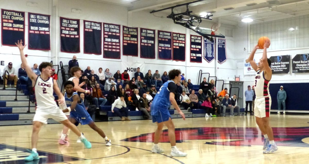 LHS boys basketball team in their regular season against Cumberland.